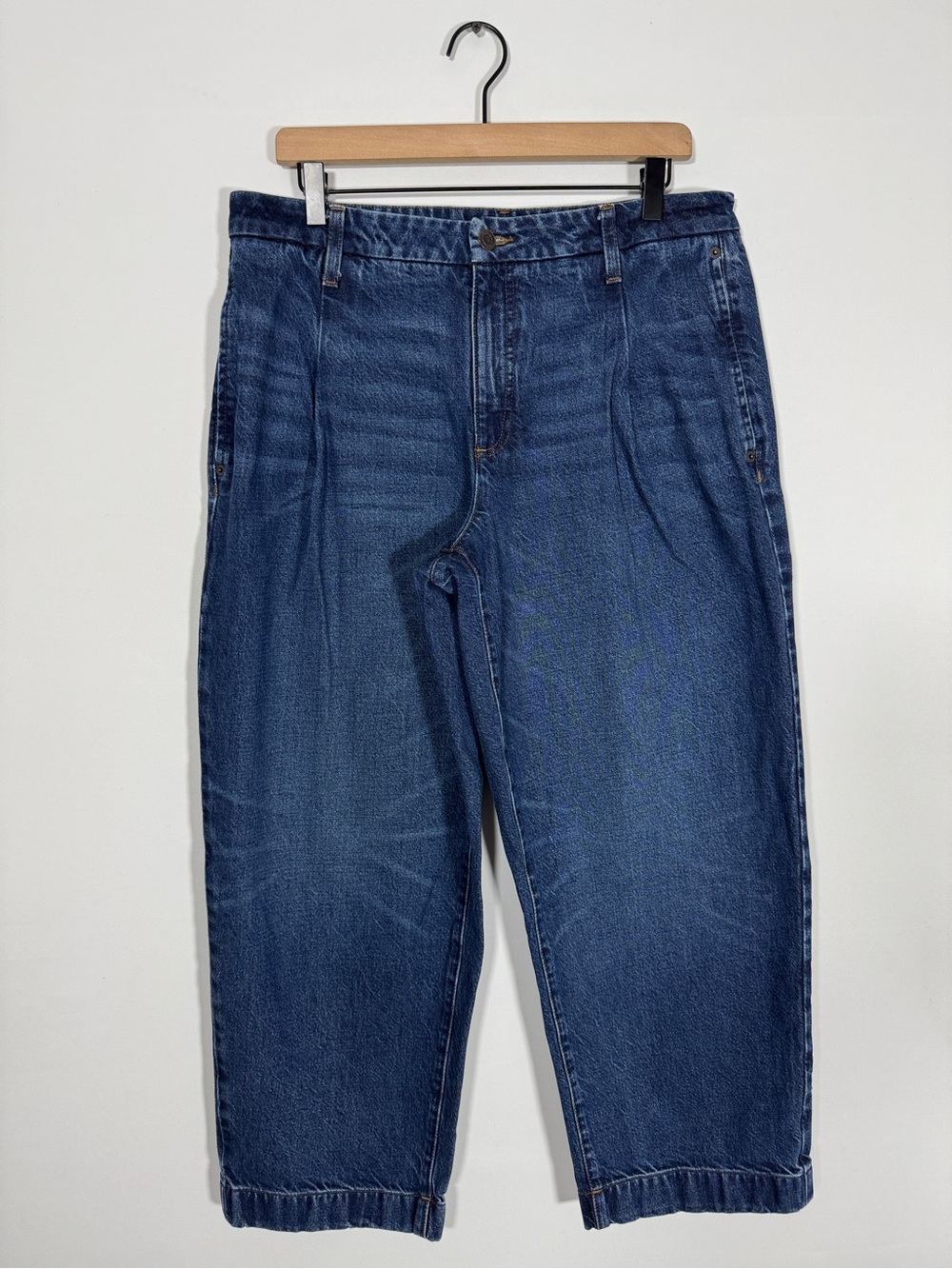 WJ315 {Banana Republic} "Mid Rise Straight" Blue Pleated Tapered Leg Denim Jeans